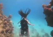 بالفيديو... كرسي للمعاقين يتحرك في أعماق البحار!