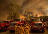 الالاف يفرون من حريق في كاليفورنيا
