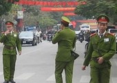 تغريم تاجر هواتف محمولة وسائق في فيتنام بسبب التجول 