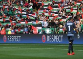 بالفيديو... جماهير نادي سيلتك تستقبل الفريق الإسرائيلي بأعلام فلسطين