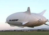 بالفيديو... أكبر طائرة في العالم تحلق في سماء بريطانيا
