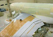 بالفيديو... الإمارات تقوم بأكبر عملية طلاء طائرة تجارية في العالم بوقت قياسي