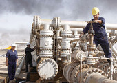 العراق يخطط لتوسيع التعاون مع شركات النفط العالمية لتعزيز الإيرادات المالية
