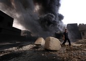 العراق يطفئ المزيد من حرائق آبار القيارة