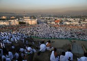 بالفيديو والصور... قرابة مليوني حاج يقفون في عرفة لأداء الركن الاعظم من مناسك الحج