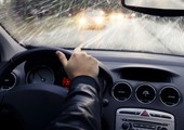 نصائح فنية لقيادة السيارات وسط الأمطار الغزيرة