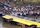  23 قتيلا بسقوط حافلة في نهر في كشمير الباكستانية
