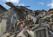 انهيار مبنى سكني من 4 طوابق في العاصمة الإيطالية