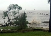 المركز الوطني للأعاصير يحذر فلوريدا من إعصار وعاصفة استوائية