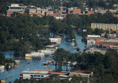 تقطع السبل بالمئات في نورث كارولاينا بسبب الإعصار ماثيو
