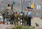 قوات اسرائيلية تعتقل 3 فلسطينيين وتصيب العشرات باختناق بالضفة الغربية