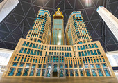 أكبر نموذج ليجو لبرج ساعة مكة يعلو في المدينة المصغرة في 