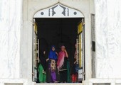 مسجد كبير في بومباي يلغي قرارا بحظر دخول النساء إلى ضريح فيه 