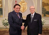 الرئيس التونسي يكرم عادل إمام