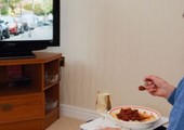 الأكل أثناء مشاهدة التلفزيون خطر على الصحة