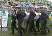 البرازيل تودع ضحايا حادث الطائرة في مراسم تأبين في استاد مكتظ