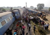 مقتل شخصين في تحطم قطار بالهند