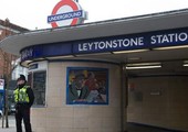 صحيفة: رجل يطعن راكب قطار في لندن ويصيح 