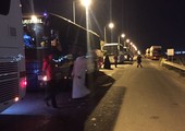 بالفيديو والصور... تعطل حافلات نقل المسافرين بجسر الملك فهد