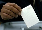 الناخبون العمانيون المقيمون في دول الخليج يدلون بأصواتهم في انتخابات المجالس البلدية