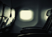 لماذا تُخفف الإضاءة في الطائرة عند الإقلاع والهبوط؟