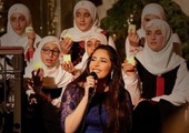 بالصور والفيديو: مسلمات يرفعنا الصوت في وجه التعصب الديني بتراينم عيد الميلاد من داخل الكنيسة في بيروت