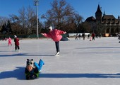 المسنون في المجر يعشقون التزلج على الجليد