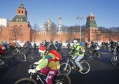 بالصور: مئات الدراجين يتحدون الصقيع الروسي في مسيرة دراجة جابت شوارع موسكو 