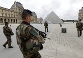 جندي فرنسي يطلق النار على رجل حاول دخول متحف اللوفر