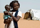 السودان يتسلم رضيعة قضى والداها المتطرفان في ليبيا