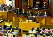 الفوضى تعم برلمان جنوب إفريقيا أثناء توجيه الرئيس زوما خطاباً
