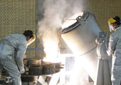 إيران تسعى لشراء 950 طناً من اليورانيوم المركز من كازاخستان