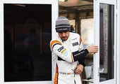 السائق الإسباني فيرناندو ألونسو يبدي أسفه بعد تعثر تجارب فريق مكلارين في فورمولا 1