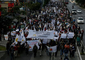 آلاف المحتجين في جواتيمالا يطالبون باستقالة الرئيس