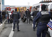 حادث مطار أورلي يدفع قضية الأمن إلى صدارة حملة الانتخابات الفرنسية