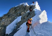 نيبالي يسعى لتحقيق لقب أكبر شخص سنا يتسلق 