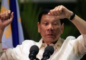 الرئيس الفلبيني يعزل وزير الداخلية لاتهامه بالفساد