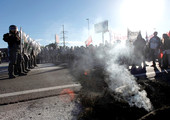 اشتباكات بين الشرطة ومتظاهرين خلال إضراب نقابات العمال الأرجنتينية