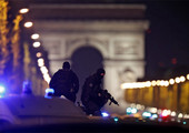 داعش يعلن مسؤوليته عن مقتل شرطي فرنسي قبل أيام من انتخابات الرئاسة