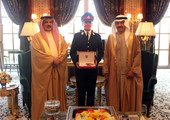 البحرين : العاهل يستقبل رئيس الوزراء وحفيدة سموه الشيخة عائشة بنت راشد آل خليفة بمناسبة تخرجها