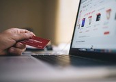 دراسة: قرابة نصف المقيمين في دول الخليج يفضلون التسوق الإلكتروني رغم مخاوفهم بشأن الدفع الرقمي