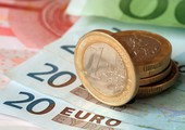 اليورو يرتفع صوب أعلى مستوى منذ نوفمبر بفعل أرقام التضخم