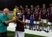 بالفيديو والصور ... فريق قدامى الكرة البحرينية يفوز بكأس البطولة الاستعراضية بعد فوزه على فريق مارادونا