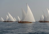 سباق سفن شراعية تقليدية في دبي يحاكي تاريخ البحث عن اللؤلؤ في الخليج 
