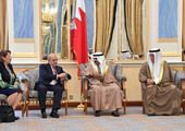 البحرين : رئيس الوزراء يستقبل المشاركين في المعرض البحريني المصري المشترك  