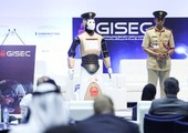 شرطة دبي تعلن رسميا عن انضمام أول شرطي آلي إلى صفوف كوادرها