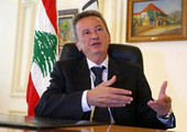 الحكومة اللبنانية تعيد تعيين رياض سلامة حاكما للمصرف المركزي